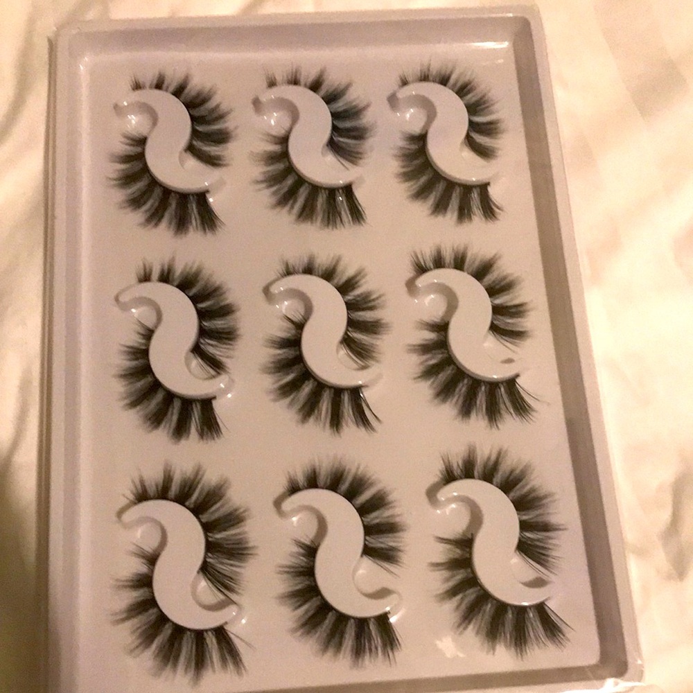 9 pairs of lashes